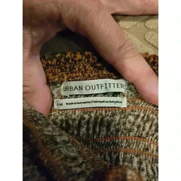 Urban Outfitters Women's Brown Animal Print Cropped Blouse Size M - Picture 4 of 7